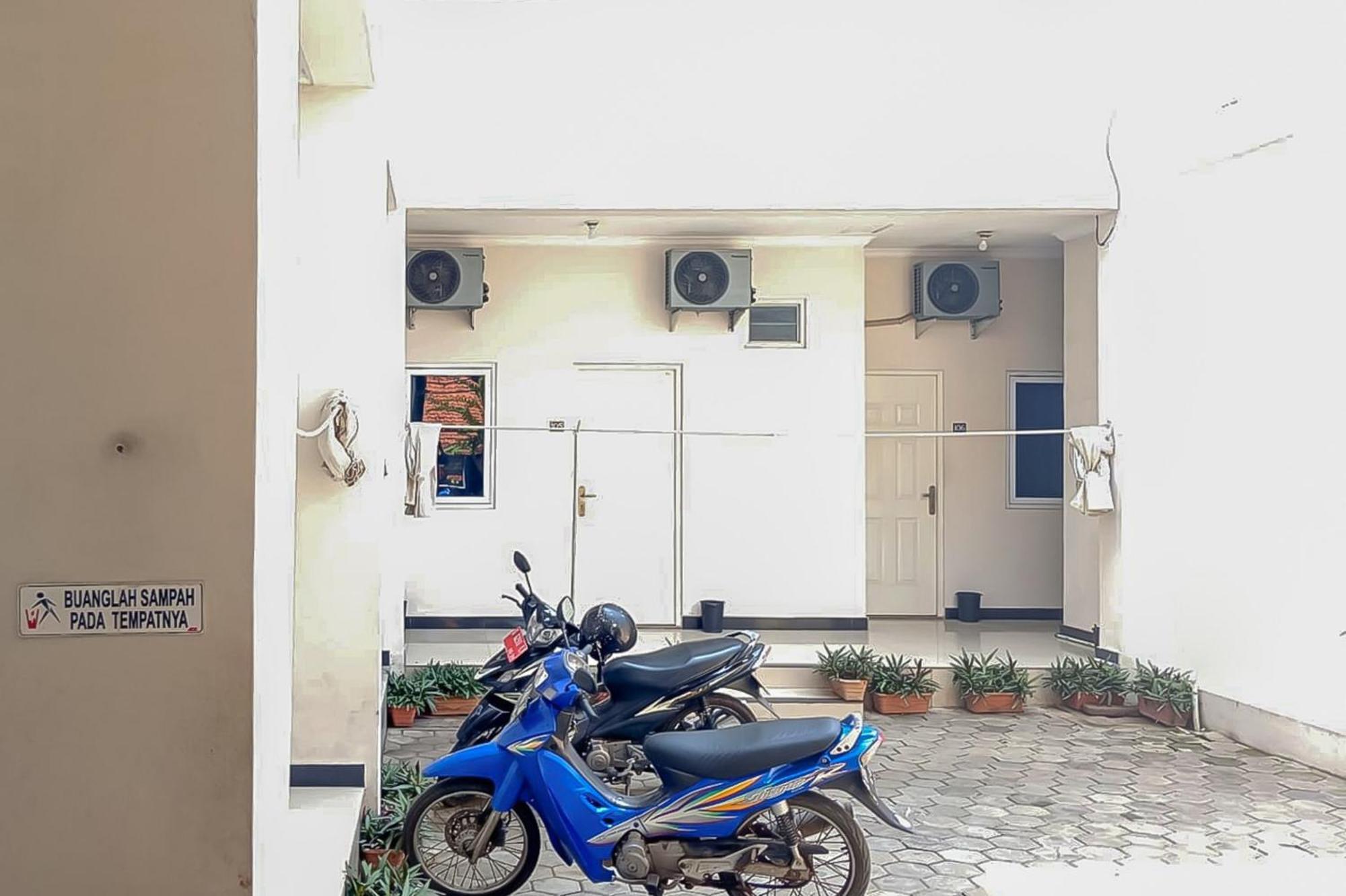 Waringin Guest House Tegal Mitra Reddoorz Luaran gambar