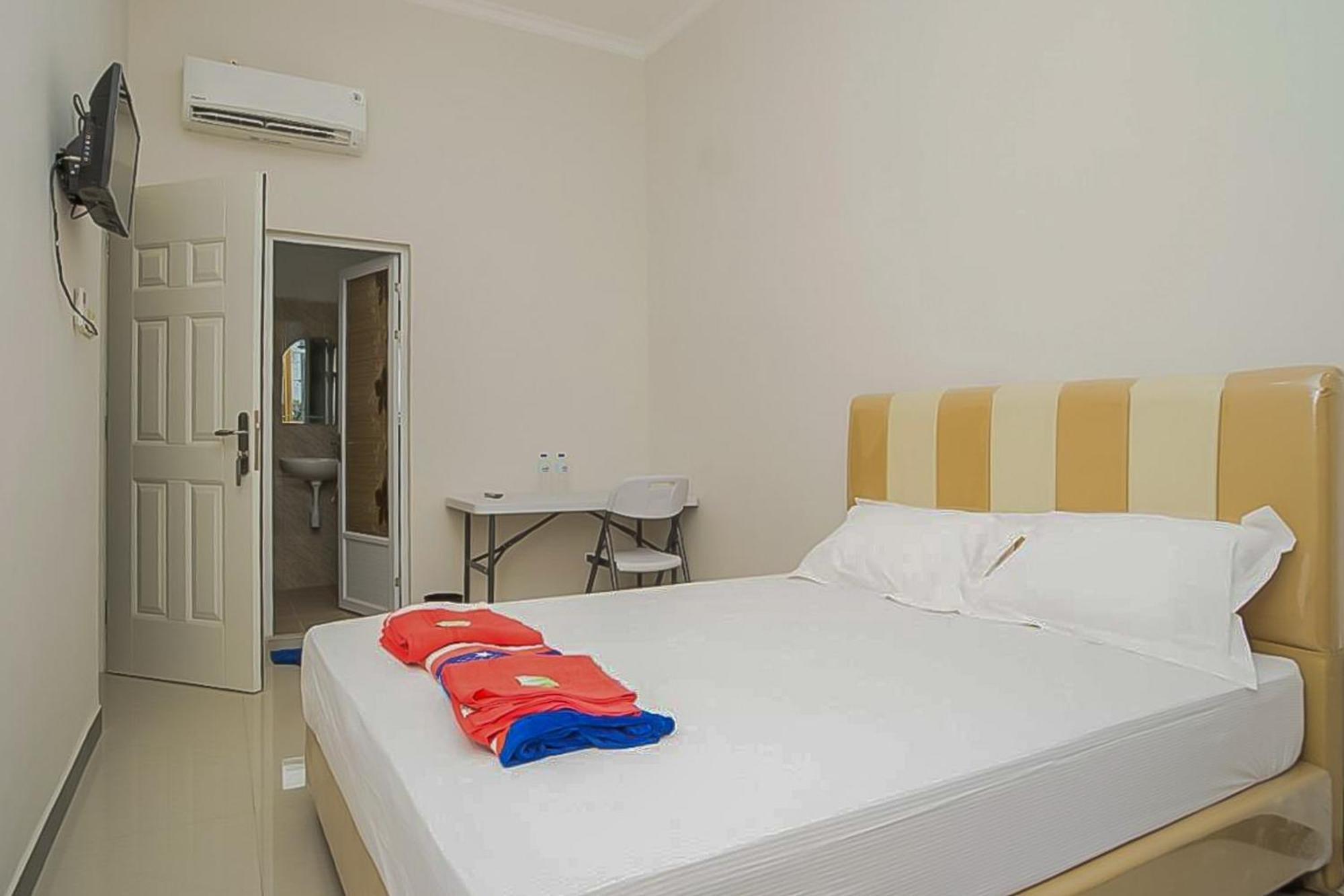 Waringin Guest House Tegal Mitra Reddoorz Luaran gambar